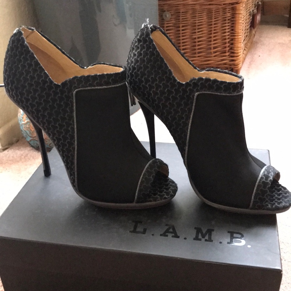 New never worn L.A.M.B heels